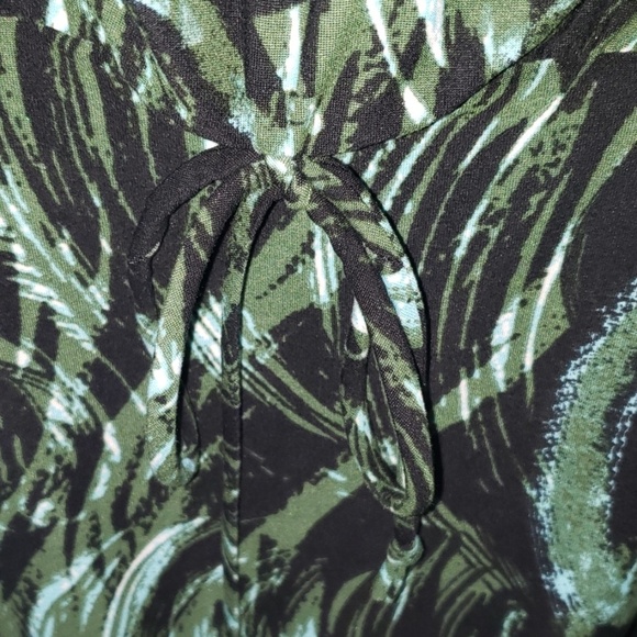 Olivia Paige 3/4 sleeve blouse fur like accent neckline - Picture 4 of 8